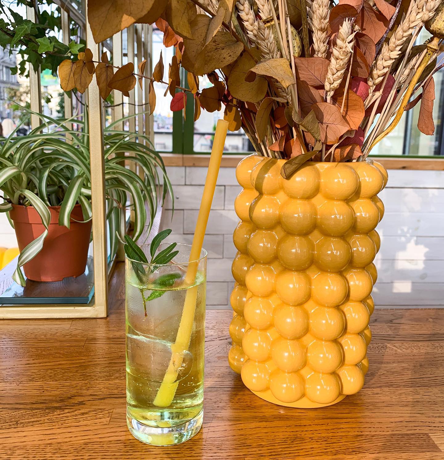 Di Italia Sekarang Minumnya Pake 'Stroodles'